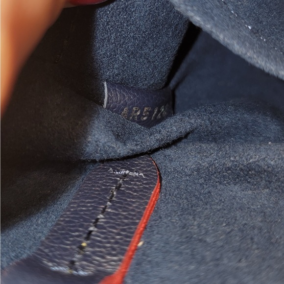 Louis Vuitton Epi Twist Tote - Picture 5 of 6